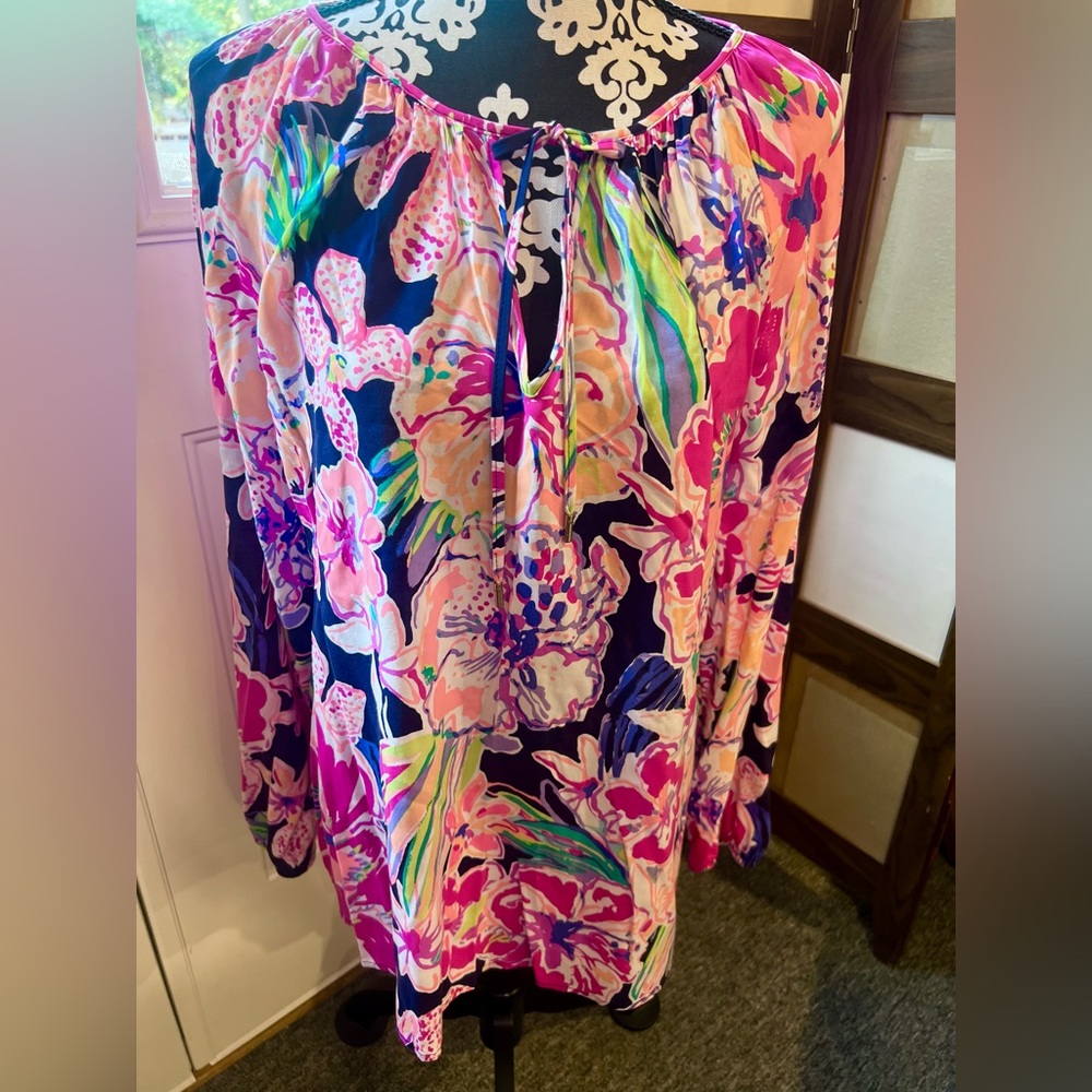 Lilly Pulitzer Willa top Tipping Point print